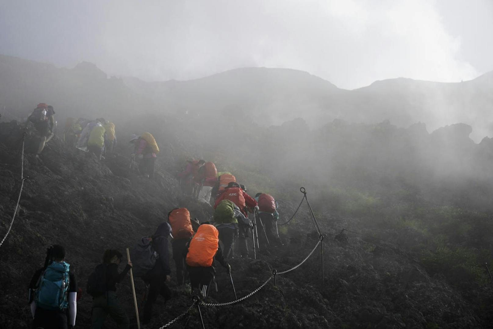 Der Fuji ist eigentlich seit September für Wanderer gesperrt.