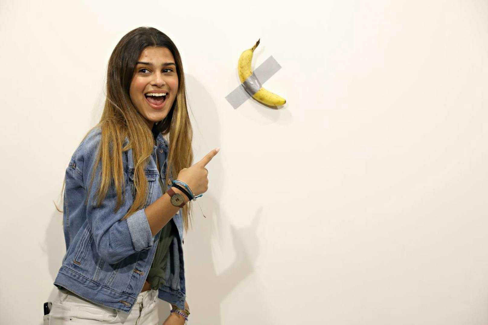 Es gibt drei Ausgaben der Banane, die an der Art Basel in Miami verkauft wurden. Zwei davon haben bereits den Besitzer gewechselt, die Dritte soll für 137.000 Euro an ein Museum gehen.