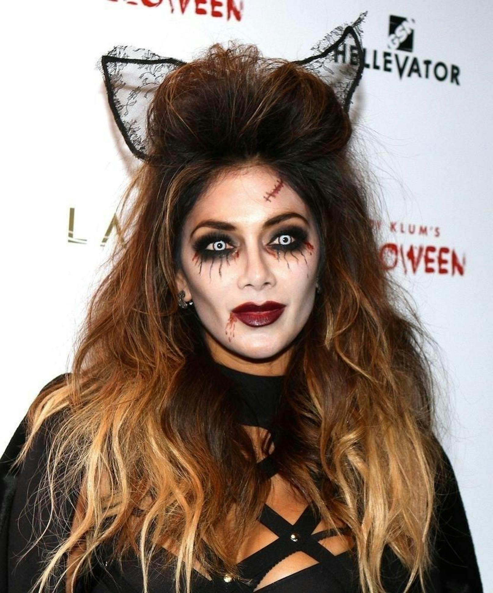 Gruseliger Scherz(-inger): Nicole zu Halloween 2015 als "Geister-Katze"?!?