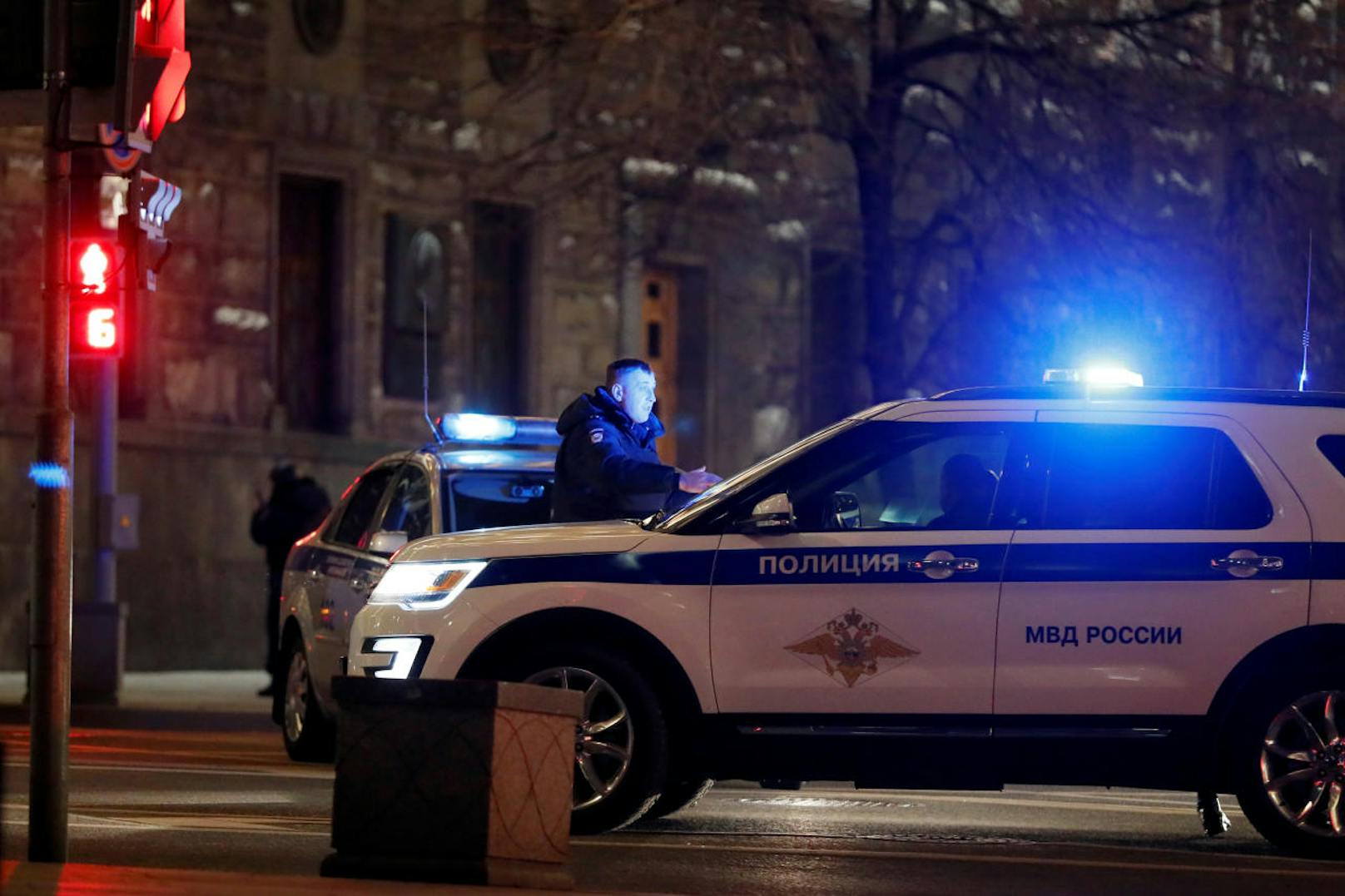 Police vehicles block a street near the Federal Security Service (FSB) building after a shooting incident, in Moscow, Russia December 19, 2019. REUTERS/Shamil Zhumatov - RC2FYD98VZIU