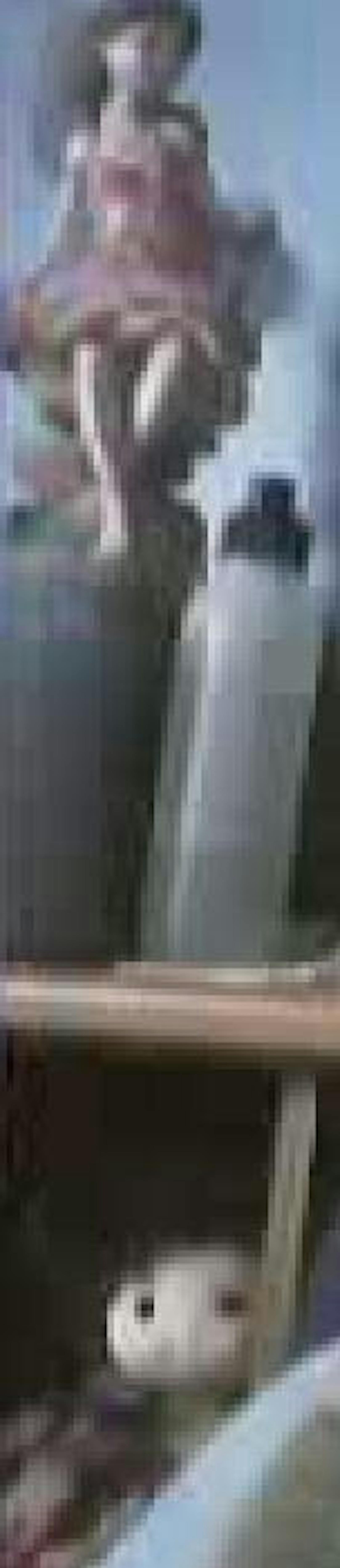Ein Engelchen oder das Abbild eines Mädchens an der Wand, eine Plastikflasche und ein kleines Plüschtierchen: Mit dem Hintergrund eines Kinderpornos sollen Rückschlüsse zum Täter gezogen werden können.