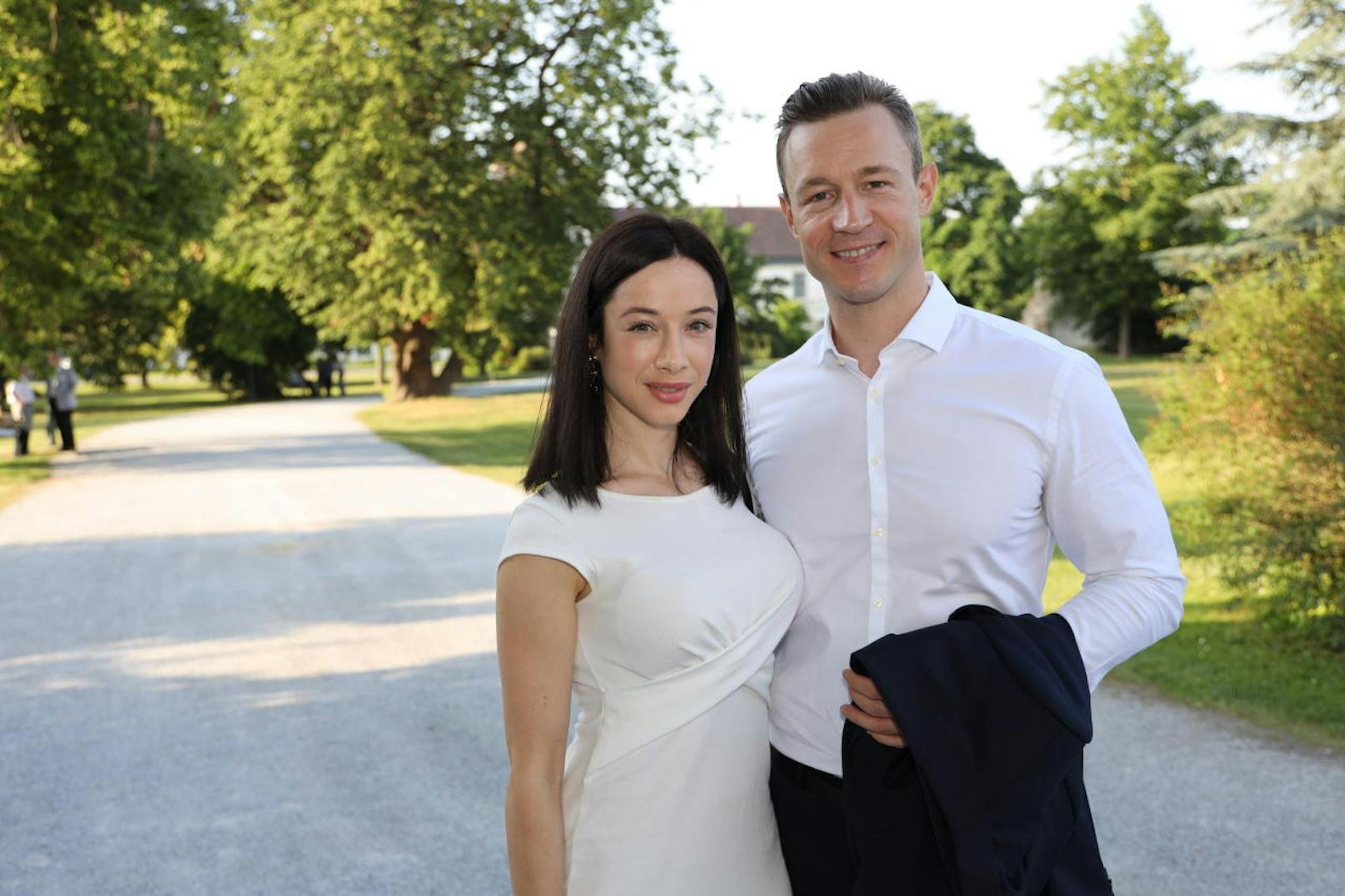 Finanzminister Gernot Blümel und TV-Moderatorin Clivia Treidl im Babyglück? Laut "Krone"-Informationen soll der Politiker bald zum zweiten Mal Vater werden.