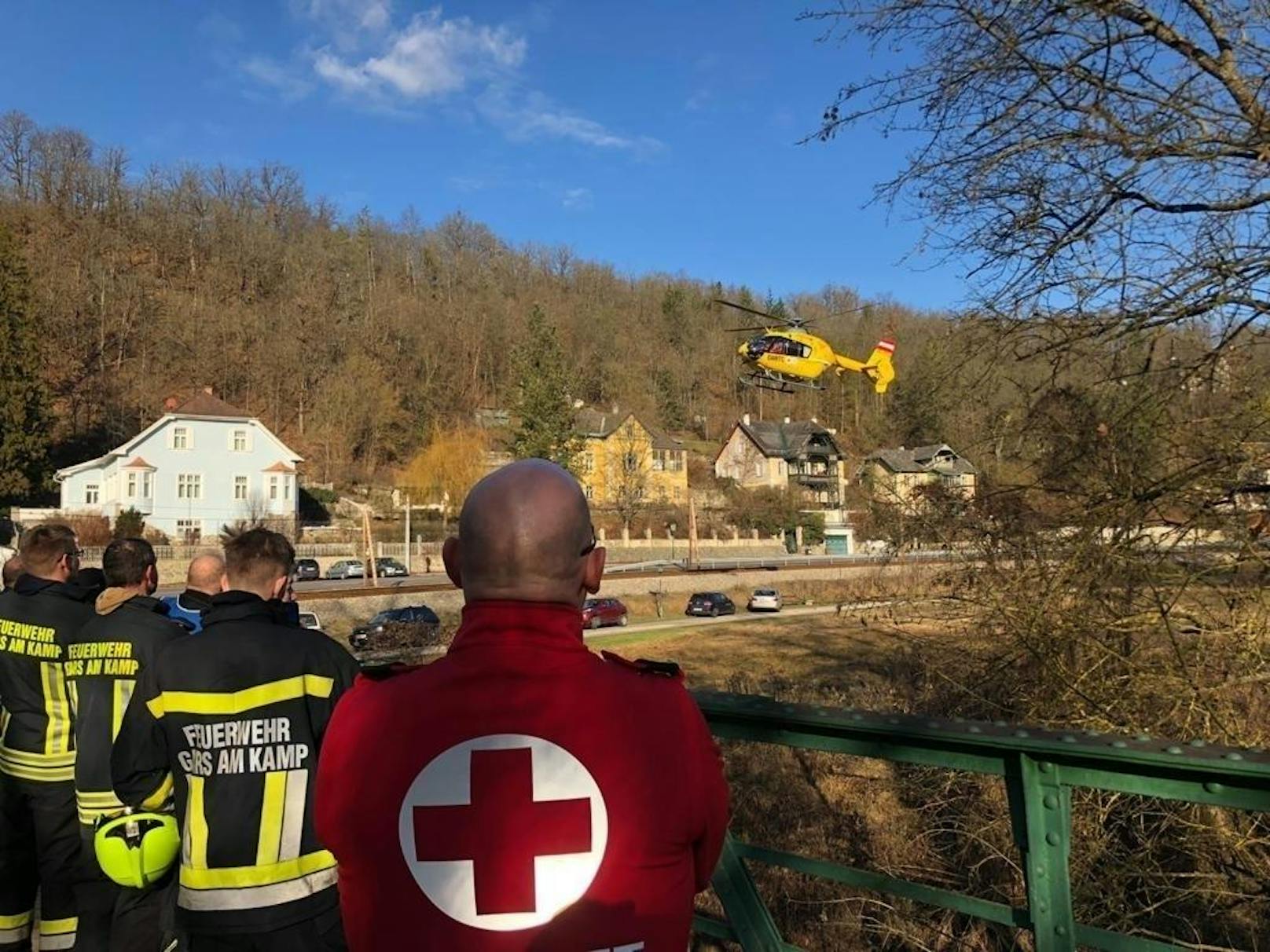 Ein Großaufgebot an Rettungskräften war vor Ort. Der verletzte 27-Jährige wurde ins Spital geflogen.