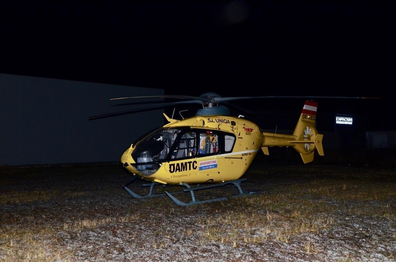 Das dichte Schneetreiben und der Wind zwangen den Rettungshubschrauber "Christophorus 9" seinen Flug zu unterbrechen.