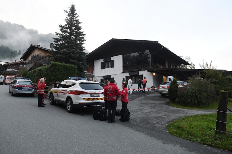 Der Beschuldigte kam Sonntagfrüh gegen 6 Uhr in die Kitzbüheler Polizeistation, legte ein Messer und eine Pistole auf den Tisch und erklärte den Beamten: "Ich habe soeben fünf Personen getötet."