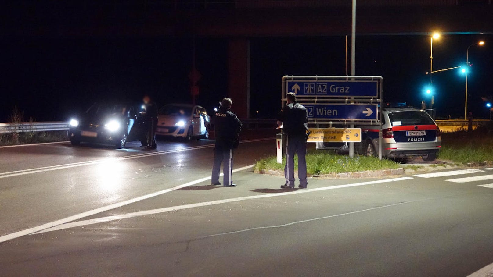 Gegen 22:30 kam es zu einem Unfall auf der Autobahn im Gemeindegebiet von Warth - mit einem Fußgänger.