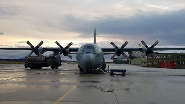 Diese Hercules-Maschine fliegt die Österreicher nach Hause.