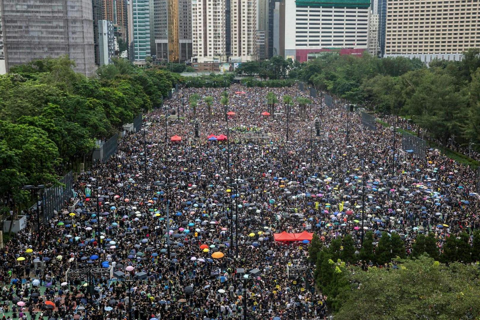 Riesen-Demonstration im Hongkonger Victoria Park.