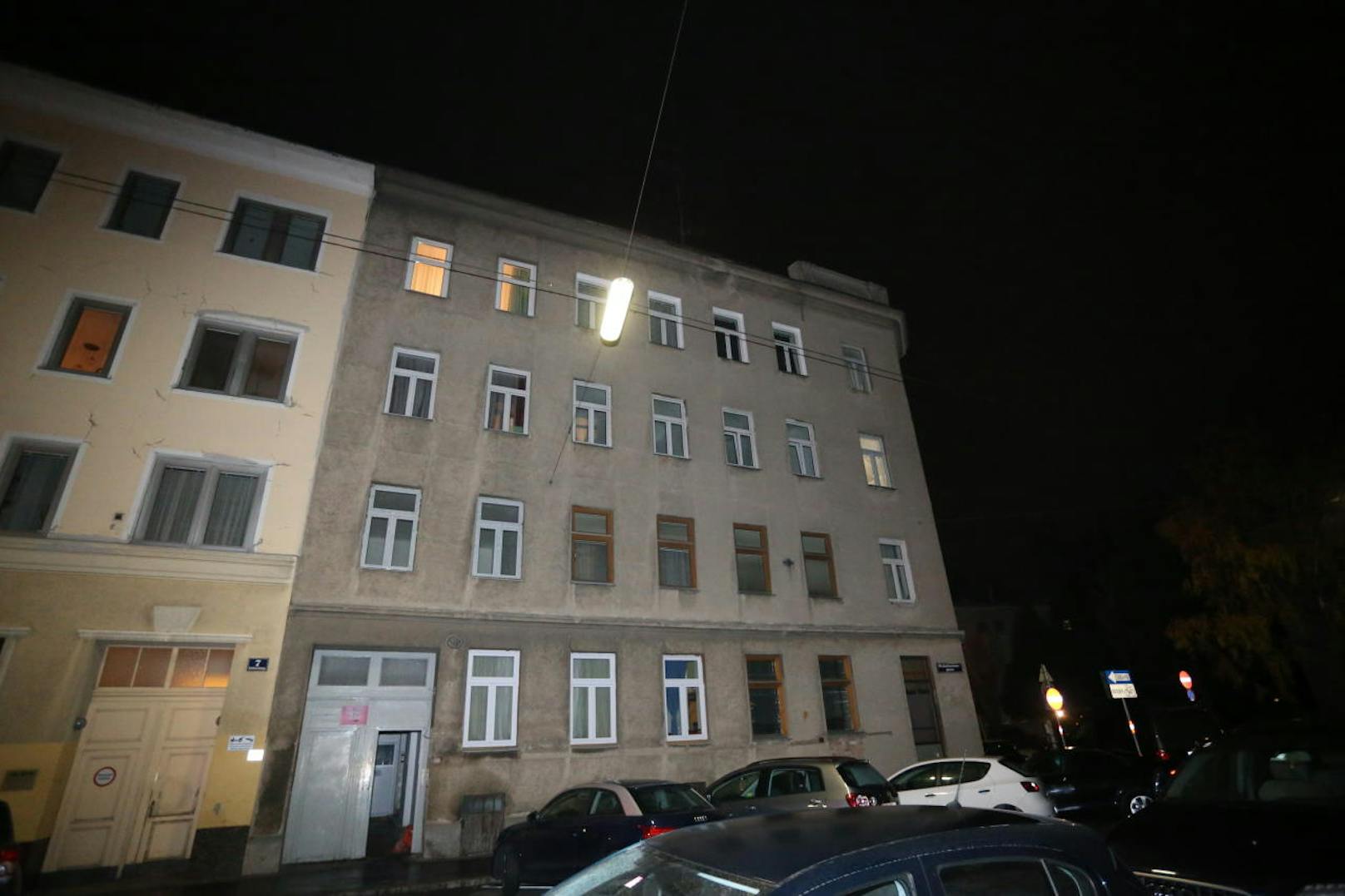 In einer Wohnung in der Katharinengasse in Wien-Favoriten erstach ein 62-Jähriger am Mittwochabend seine Frau, offenbar im Streit. 