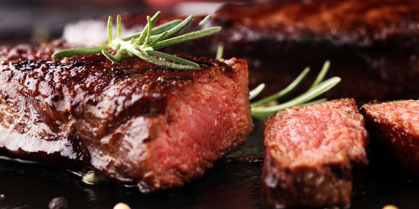 <b>Speisen wie das medium-rare Steak hat schon fast jede(r) Zehnte Österreicher vom Speiseplan gestrichen.</b>