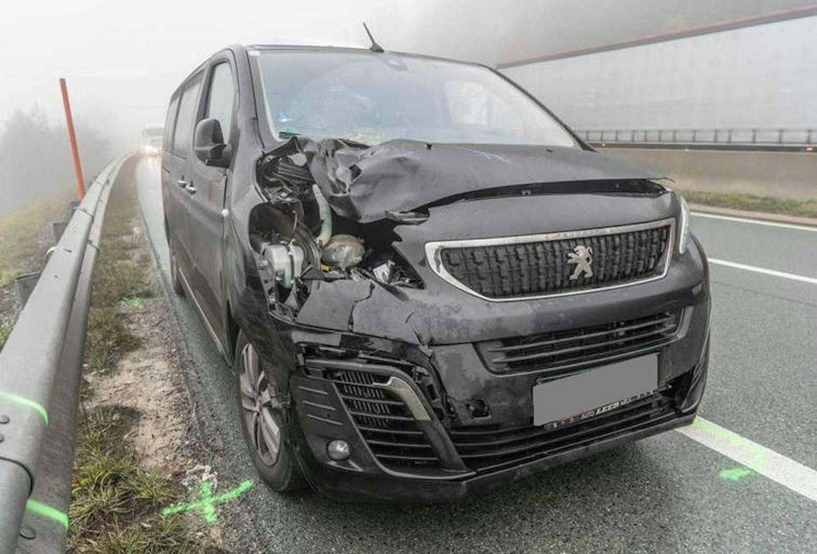 Bei einem Verkehrsunfall auf der Südautobahn (A2) ist am Freitag eine 38-Jährige tödlich verletzt worden.
