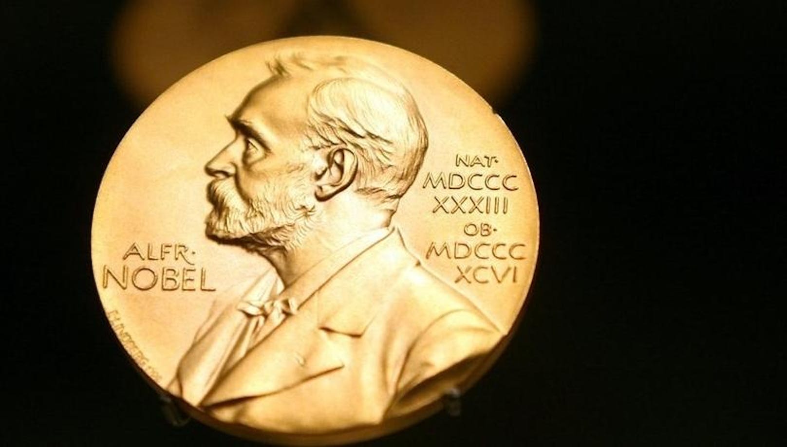 Den Nobelpreis zu bekommen, ist an sich schon beinahe unmöglich. Es gibt große Wissenschaftler und Künstler, die nicht einmal in die Nähe des Preises gekommen sind. Dennoch gab es aber ein paar Verleihungen, die das Komitee mittlerweile wohl bereut.
