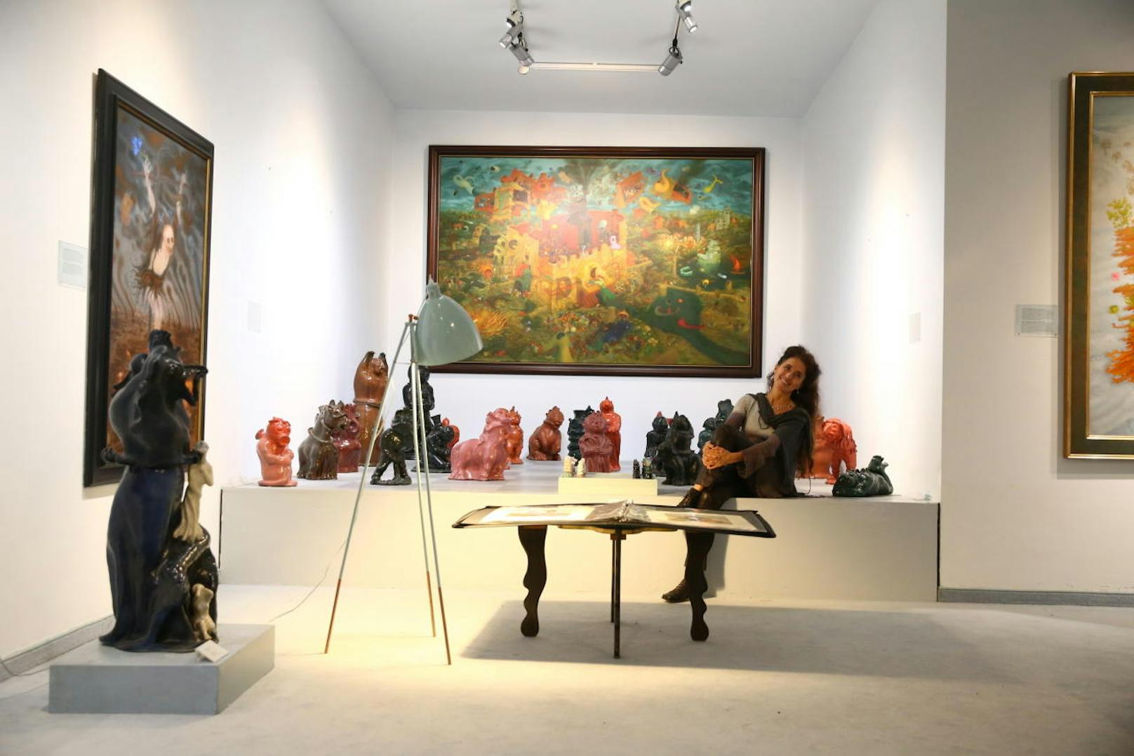 Timna Brauer gewährte "Heute" exklusive Einblicke in die private Sammlung von Künstler Arik Brauer.