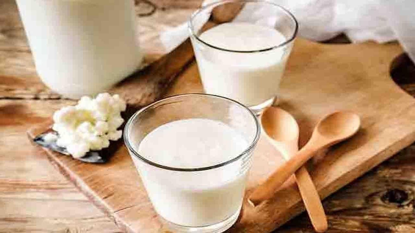 Joghurt kann oft noch mehrere Wochen nach Ablauf des Mindesthaltbarkeitsdatums gegessen werden. Sollte sich jedoch Schimmel gebildet haben, gehört Joghurt in den Abfall.