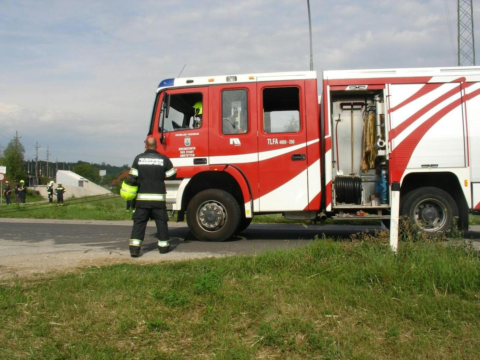 Lkw blieb in Unterführung stecken: Einsatz für die Feuerwehr.
