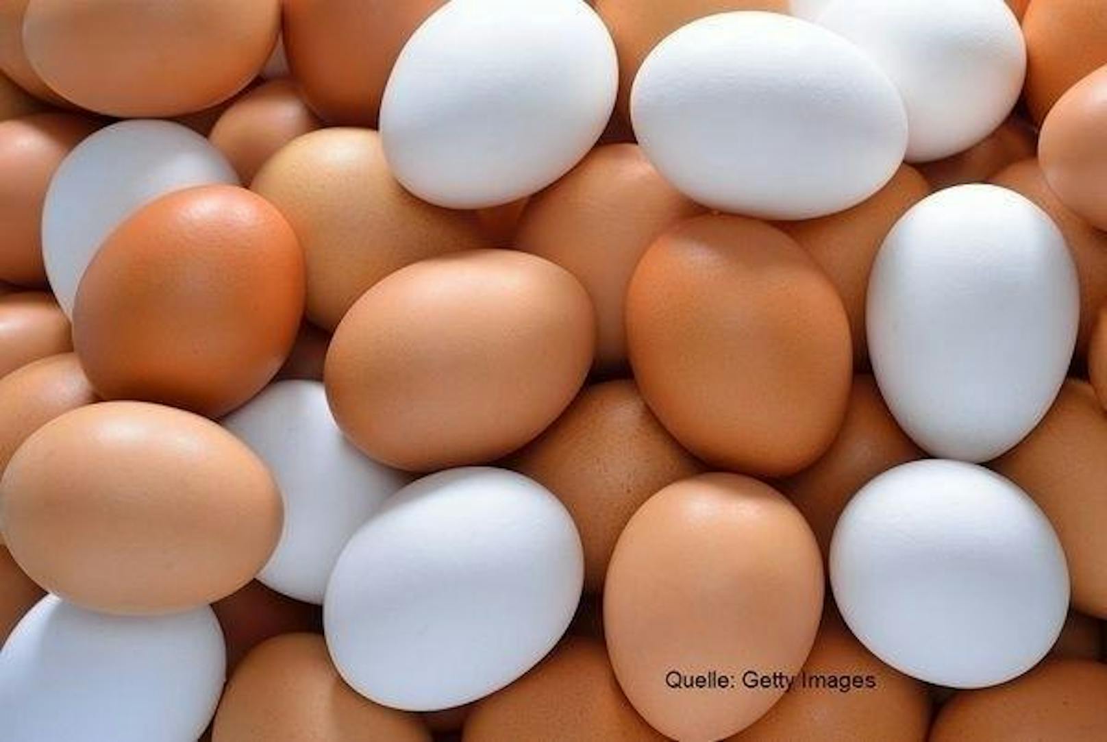 Gemäß "Spiegel" können Eier bis zwei Wochen nach Ablauf des Mindesthaltbarkeitsdatums verbraucht werden - vor allem zum Kochen und Backen.