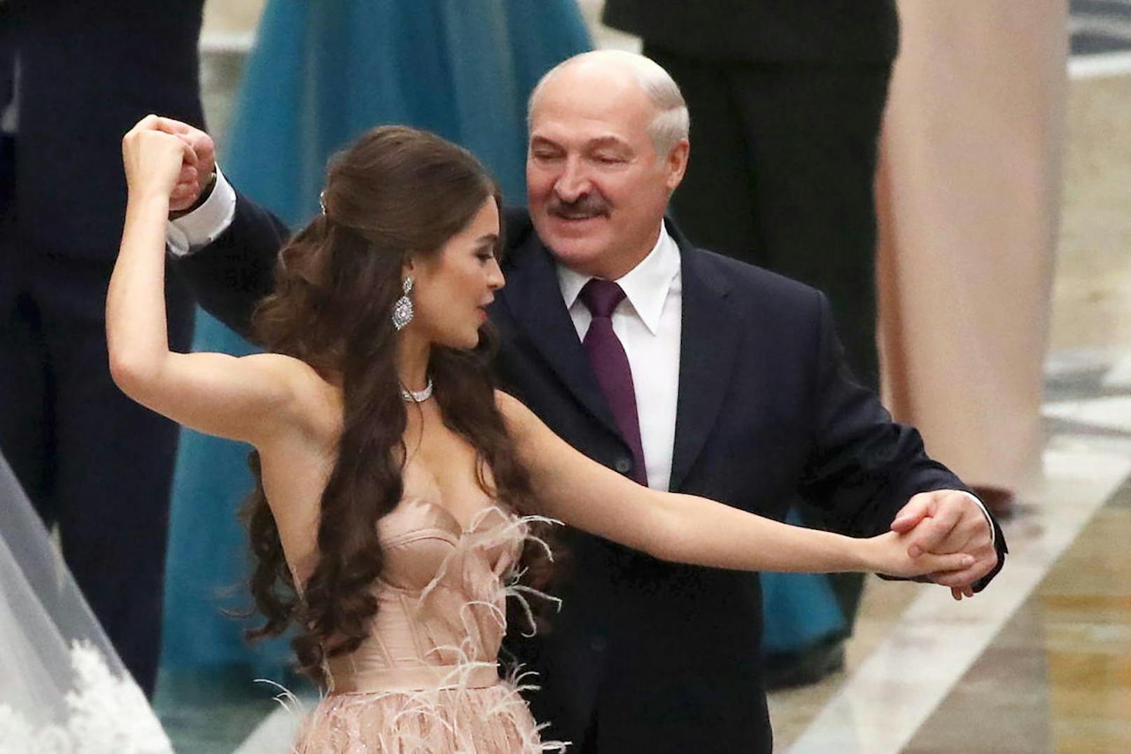Weißrusslands autoritär regierender Präsident Aljaksandr Lukaschenko (65) mit seiner Freundin Maria Wasilewitsch (22).