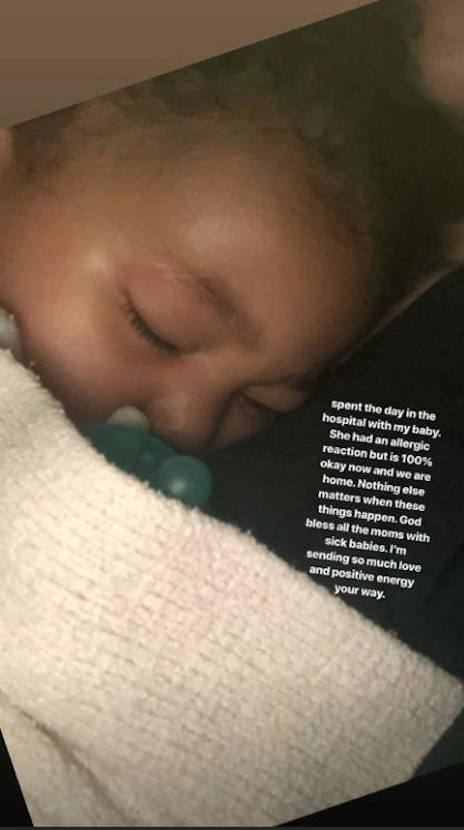 03.6.2019: Kylie Jenner eilte mit Baby Stormi (10 Monate) ins Spital. Die Kleine erlitt eine allergische Reaktion. Mittlerweile geht es der Kleinen wieder gut.