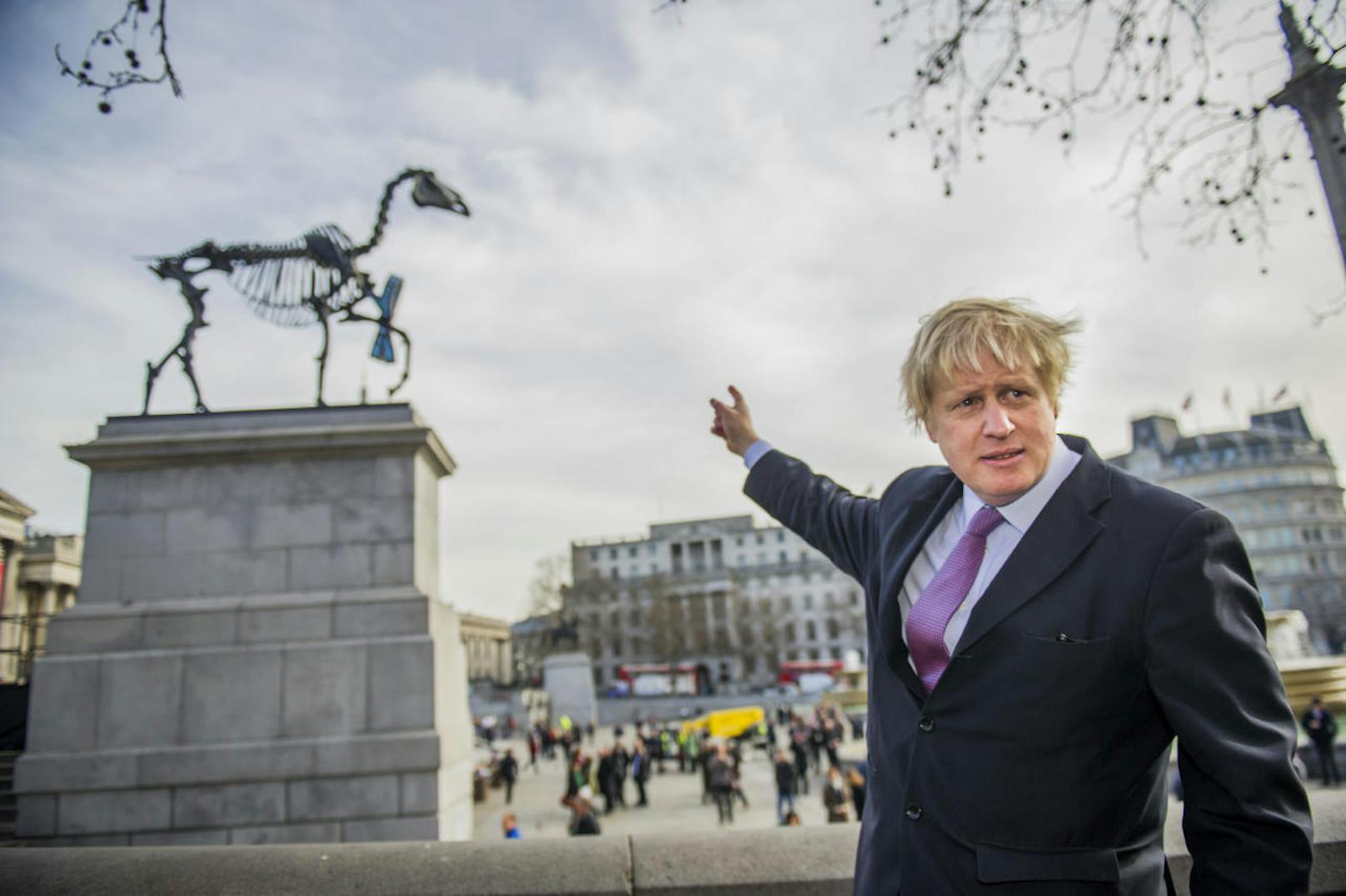 Als Londoner Bürgermeister präsentierte Johnson die prominent platzierte Skulptur eines Pferdegerippes.