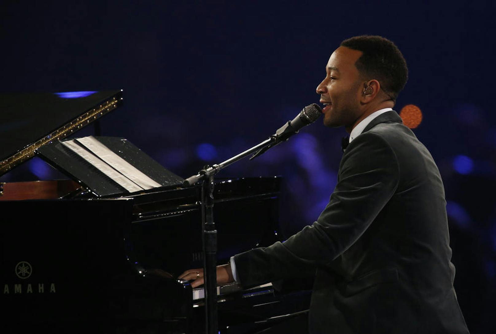 John Legend performt bei der "MusiCares Person of the Year Gala" in Los Angeles (13. Februar 2016).