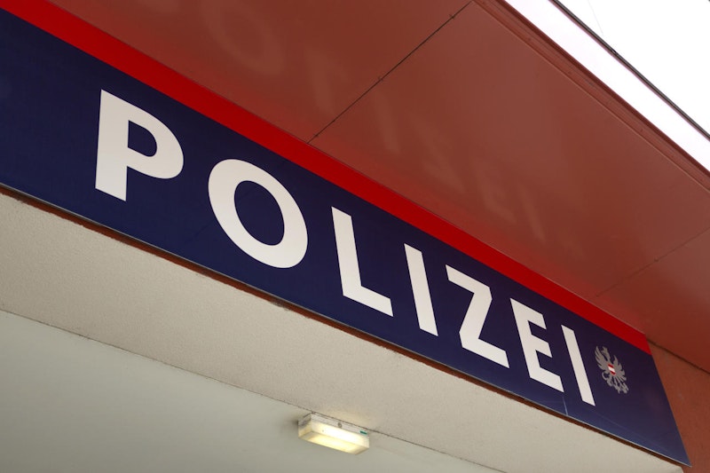 Ein sprengstoffkundiger Beamter konnte feststellen, dass es sich um eine funktionstüchtige Granate handelte.