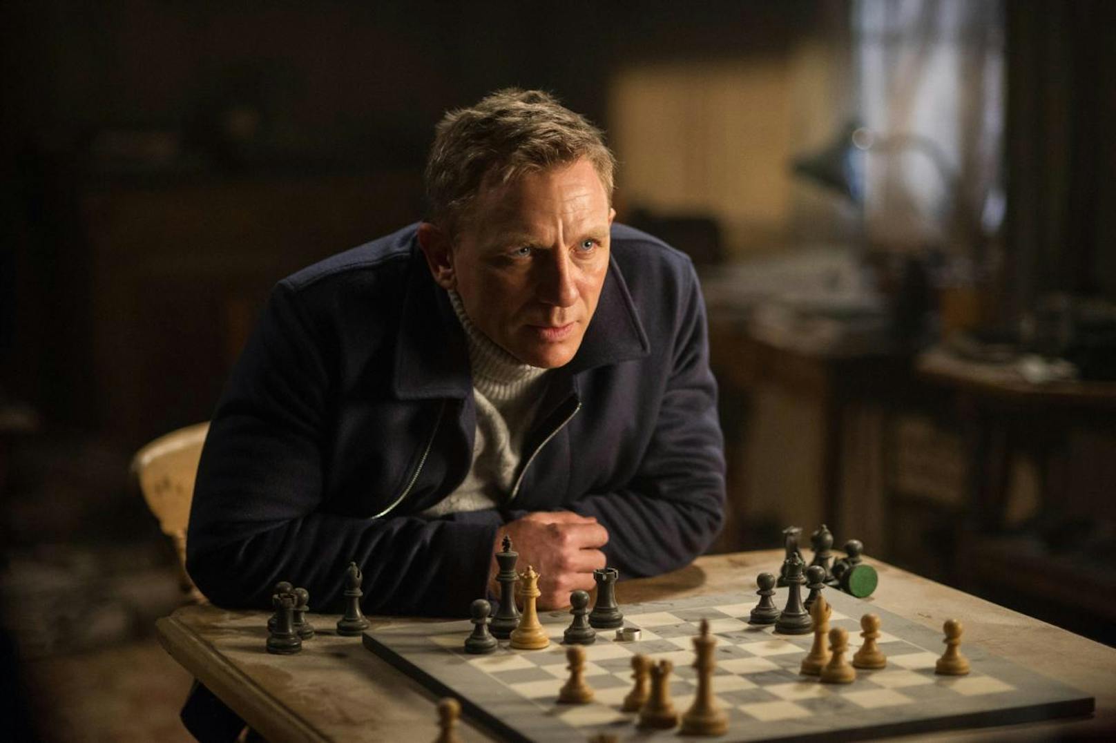 Nicht nur "Keine Zeit zu sterben" lässt die Fans warten. Auch der 24. Teil der 007-Reihe "Spectre" mit <strong>Daniel Craig</strong> ließ längere Zeit auf sich warten. Nach dem "Skyfall"-Erfolg sollte der Streifen 2014 in die Kinos kommen, wurde aber auf Ende 2015 verschoben.