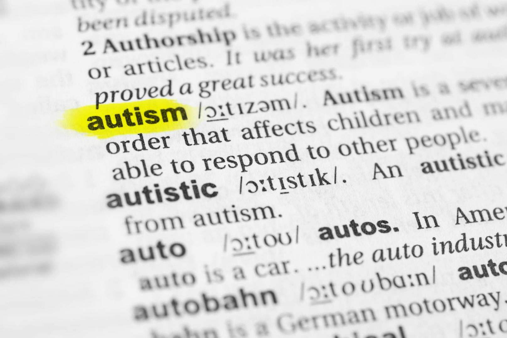 Im Gegensatz zu psychischen Erkrankungen wie Borderline und Narzissmus ist Autismus eine neurologische Störung.