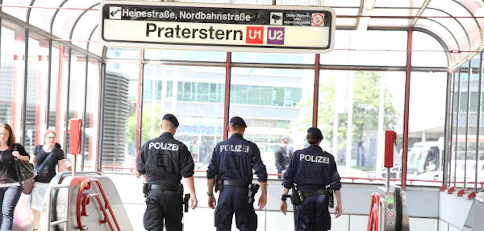 Brenzliger Einsatz für die Polizei am Praterstern.