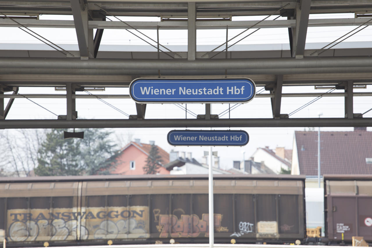Verbindungen über den Bahnhof Wr. Neustadt sollen gestrichen werden.