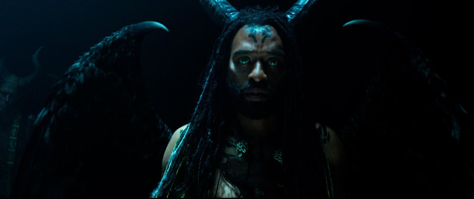 "12 Years a Slave"-Oscarpreisträger Chiwetel Ejiofor (Connal) rettet Maleficent - und tritt trotzdem für den Frieden mit den Menschen ein 