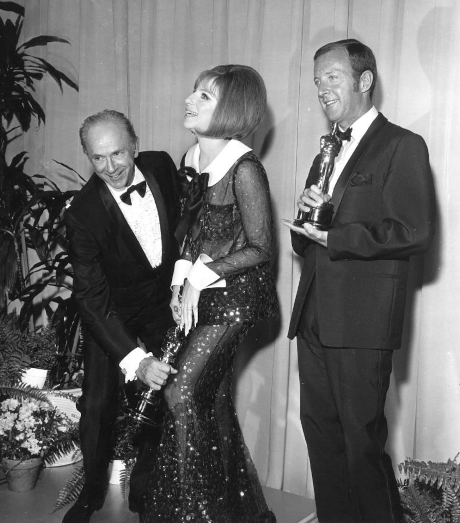 Barbara Streisand bei der Verleihung des Oscar