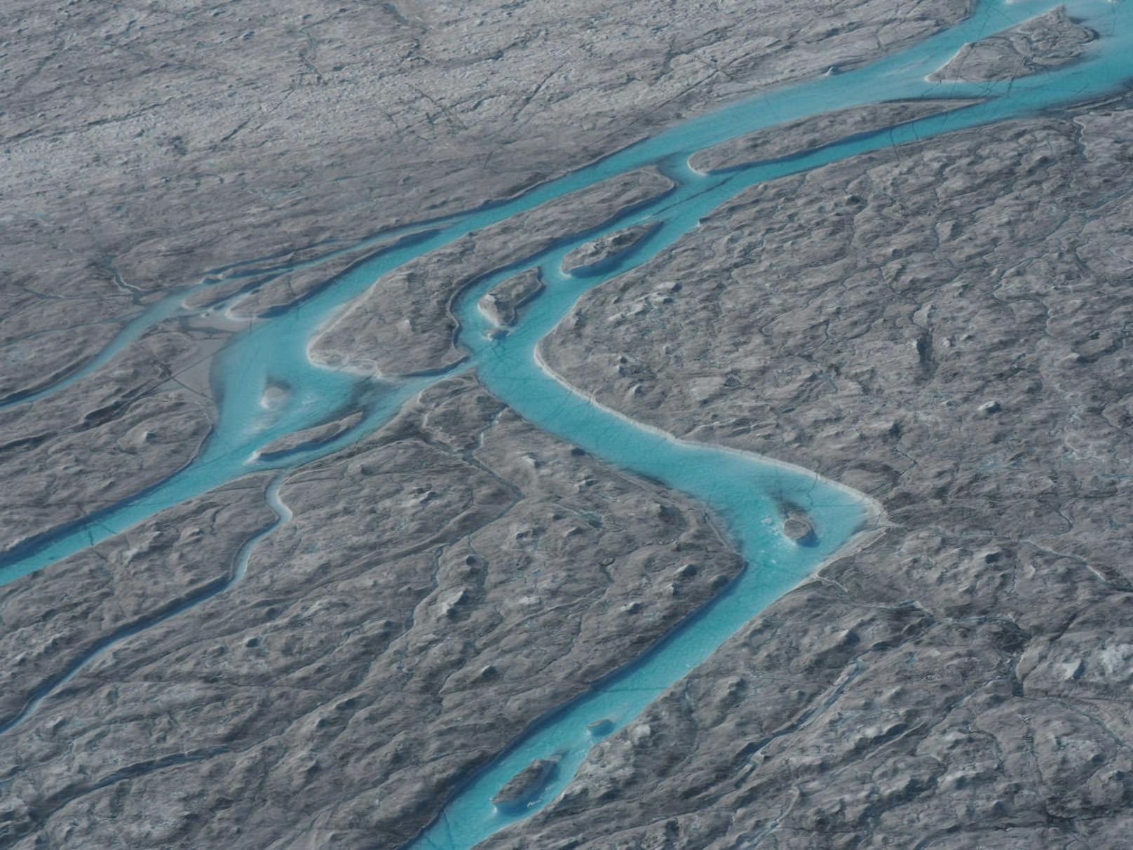 Auch die Eisschmelze in Grönland nimmt besorgniserregende Formen an.