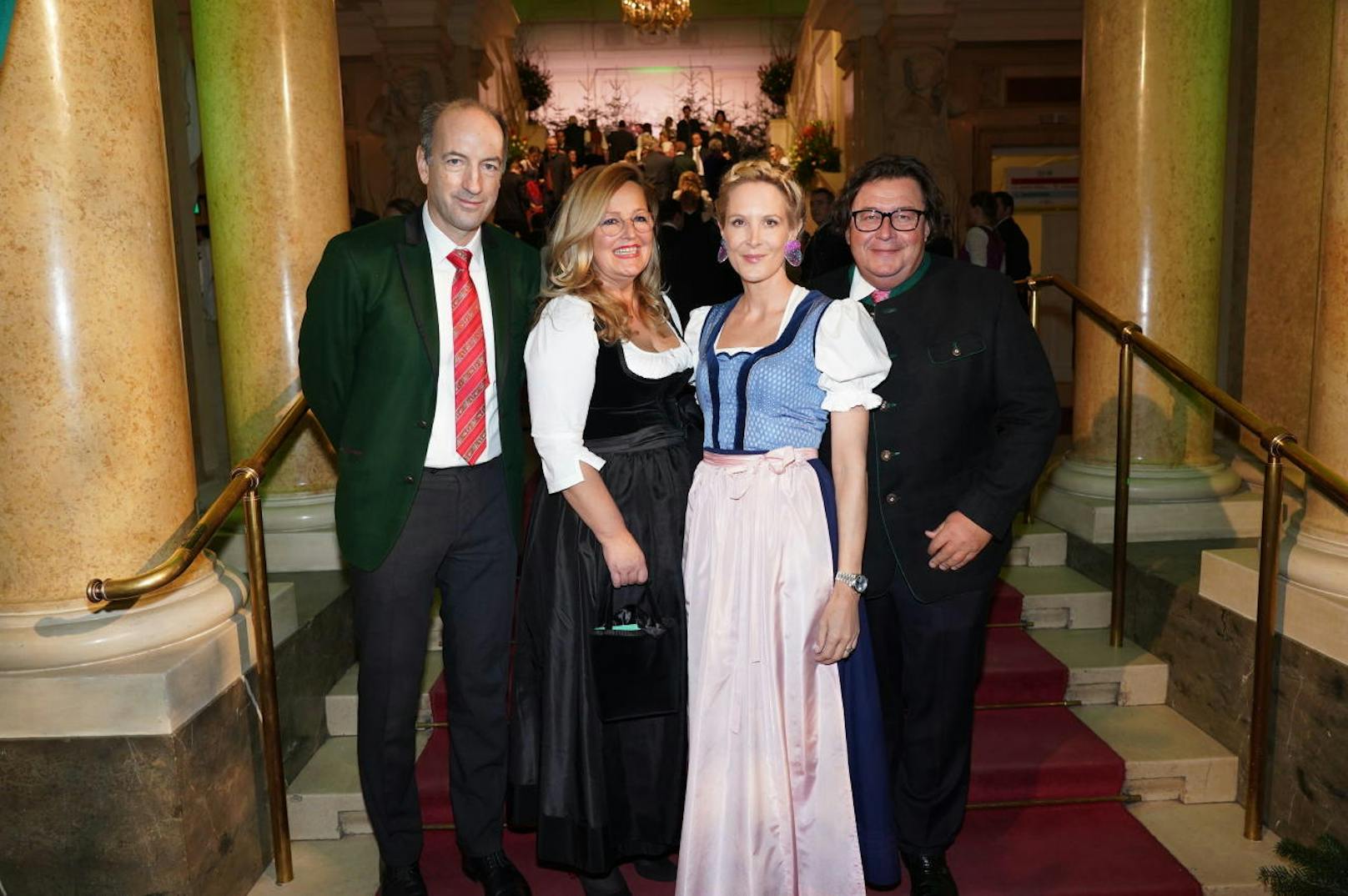 Von links nach rechts: Verleger Christoph Dichand, Carina Schiestl-Swarovski, "Heute"-Chefin Eva Dichand, Eduard Fröschl.