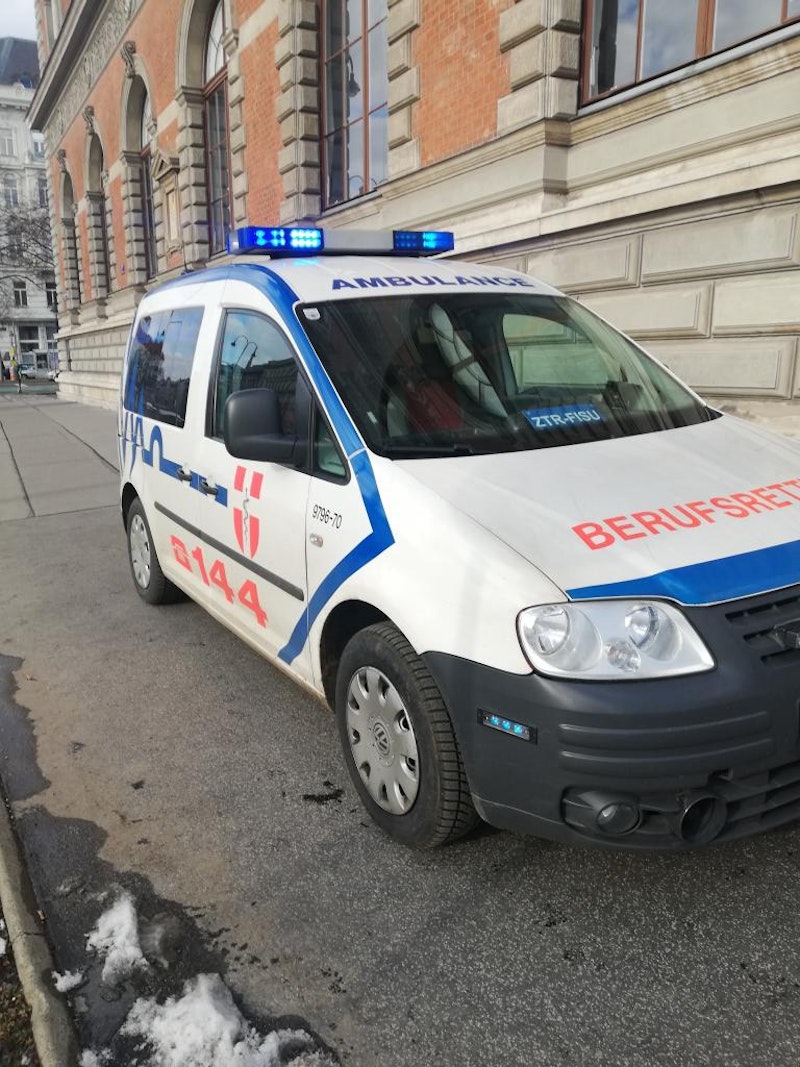 Einsatzkräfte eilten zum MAK am Stubenring.