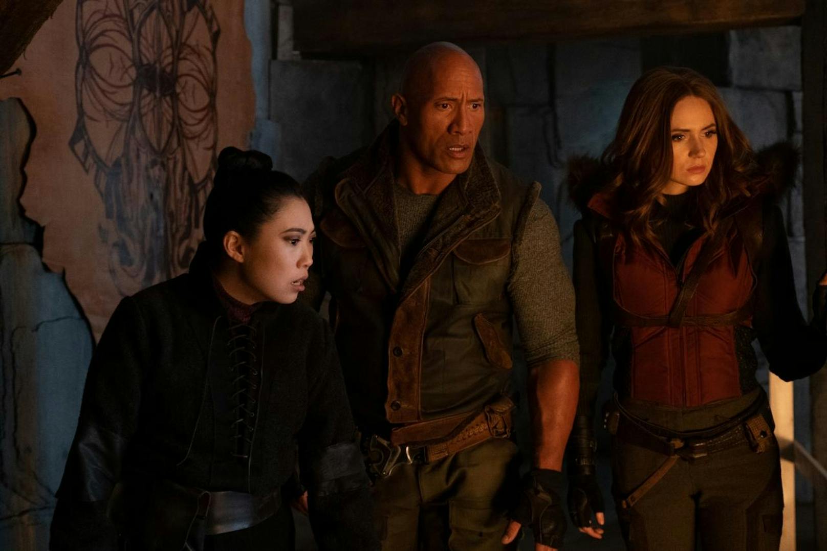 Szenenbild aus "Jumanji: The Next Level": (v.l.) Awkwafina, Dwayne Johnson und Karen Gillan