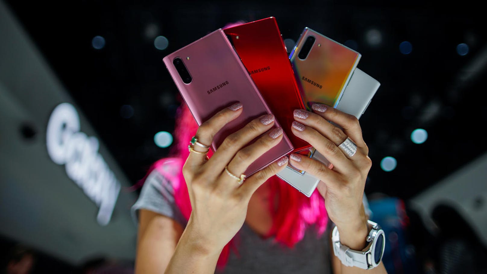 Samsung enthüllt am 11. Februar seine neuen Topmodelle. Hier zu sehen sind die aktuellen Geräte: das Galaxy Note10 und das Note10+.