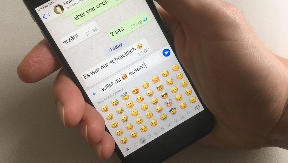 WhatsApp-Chats dürfen in Deutschland von Behörden mitgelesen werden.
