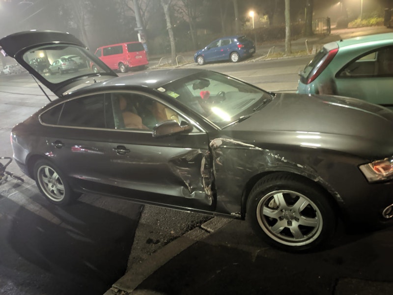Der Unfallverursacher rief die Polizei.