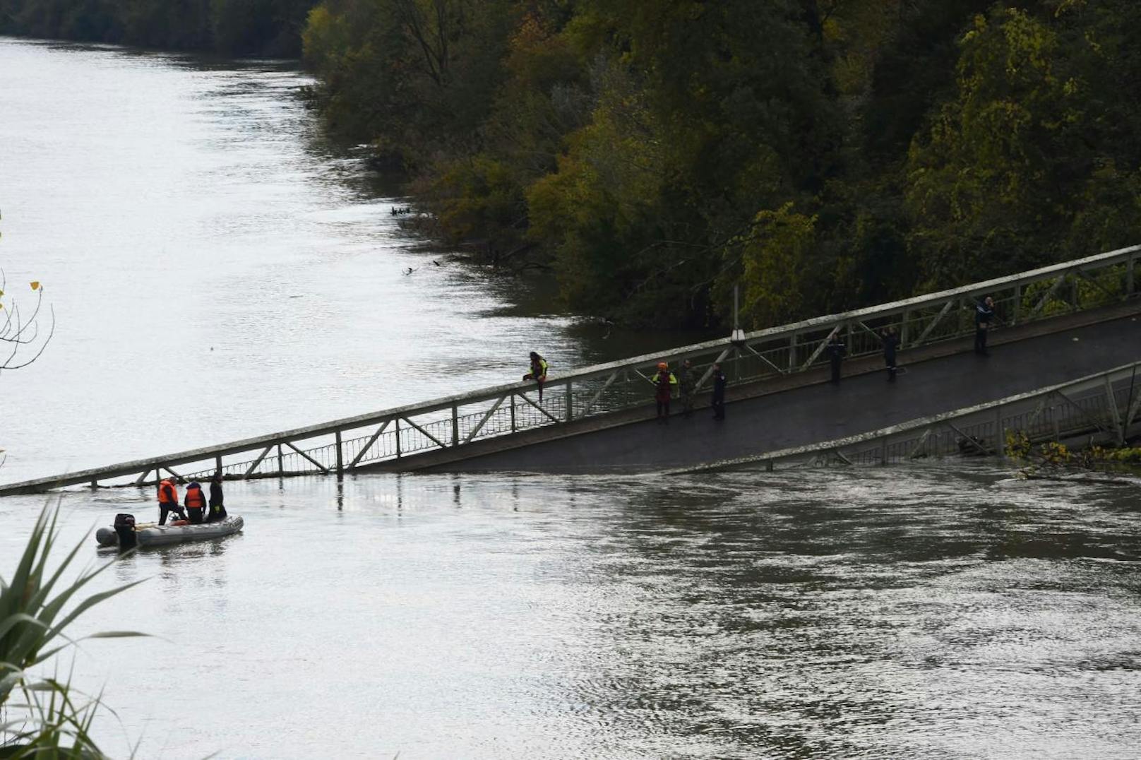 Am Montagvormittag ist eine Brücke in einer Ortschaft nördlich von Toulouse eine Brücke eingestürzt. Dabei starb ein 15-jähriges Mädchen.