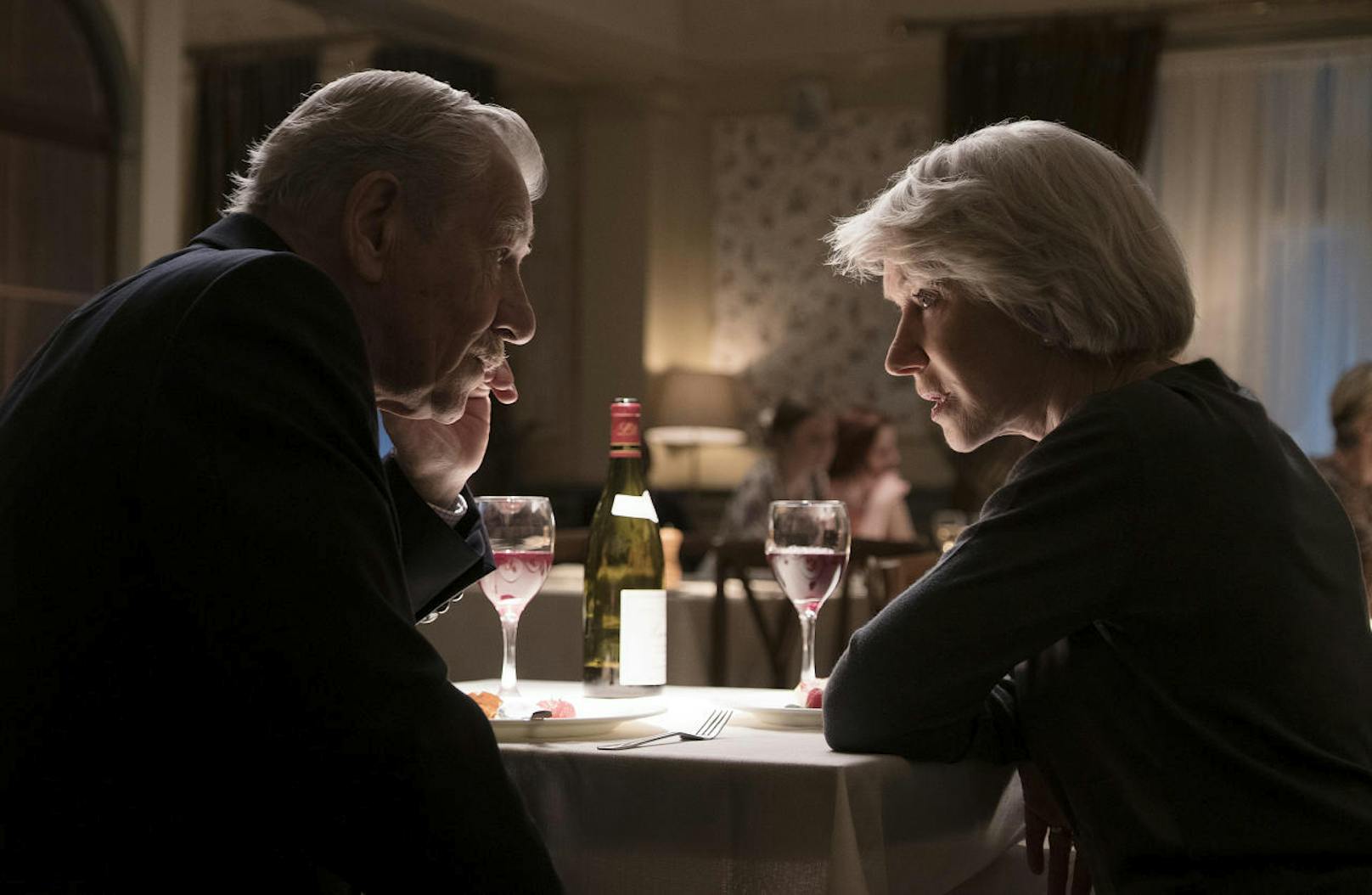 Zwischen Roy (Ian McKellen) und Betty (Helen Mirren) knistert es ab dem ersten Date. Aber könnte es sein, dass jemand böse Hintergedanken hat?