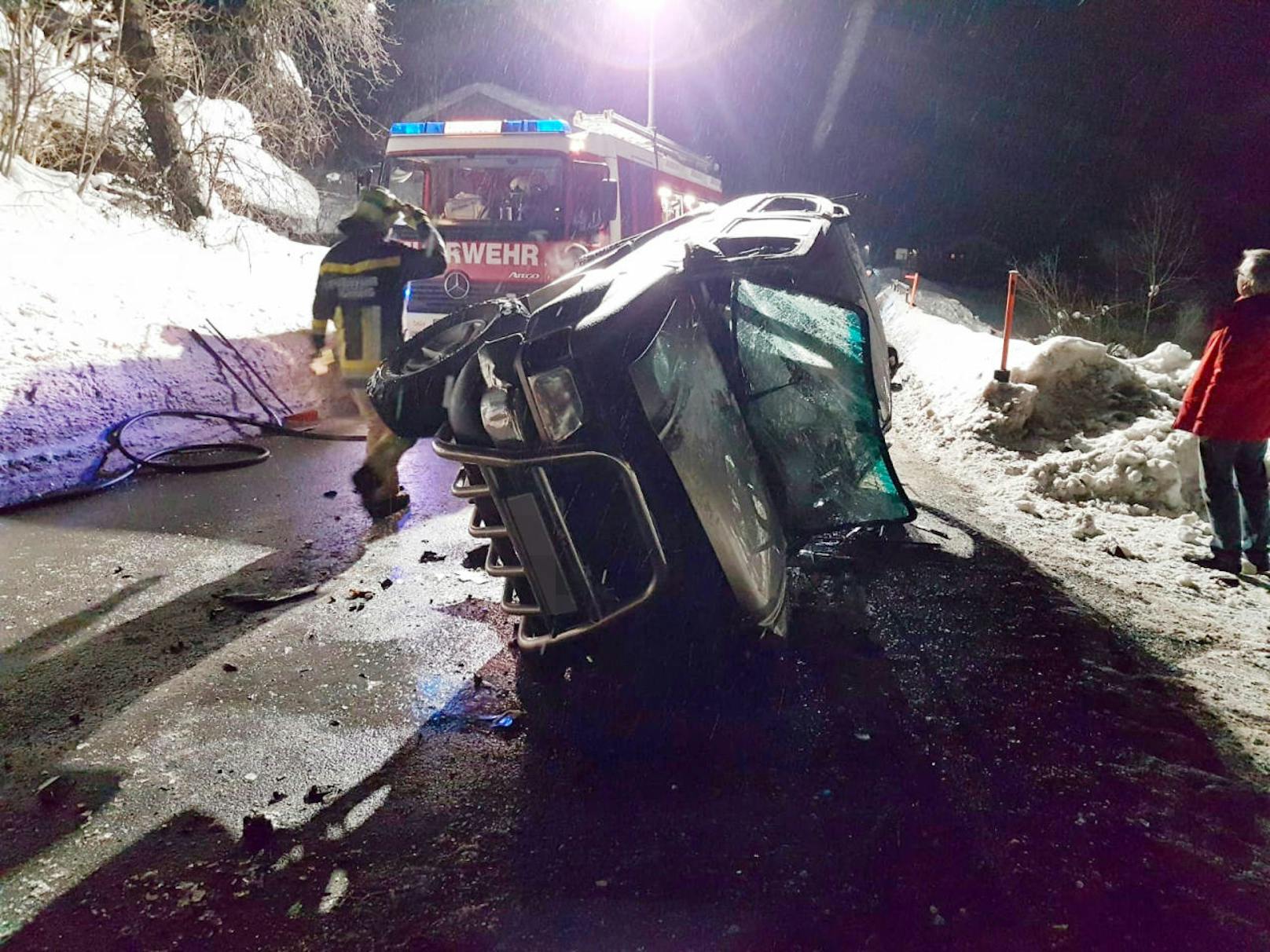 Eine betrunkene Autofahrerin aus Ungarn hat am Donnerstag auf der Pass Thurn Straße in Jochberg  einen Verkehrsunfall verursacht.