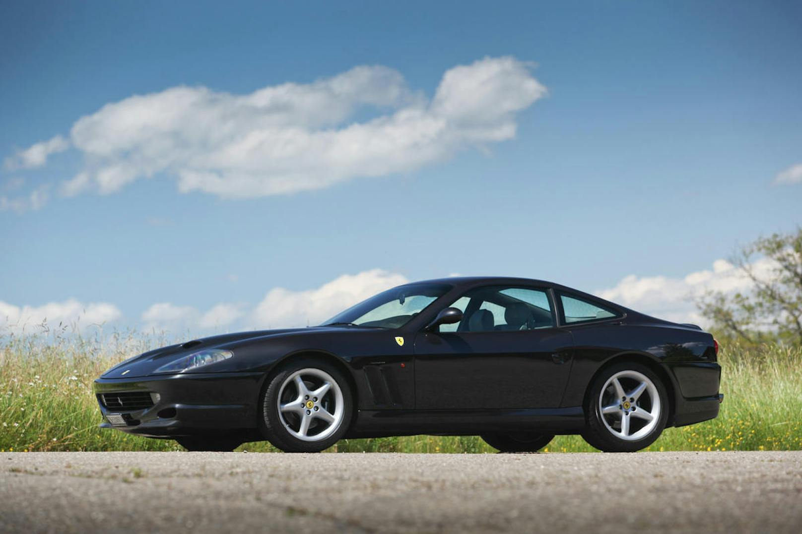 Mit 4,55 Metern Länge würde das Ferrari Coupé heute zu den kompakten Sportwagen gehören.