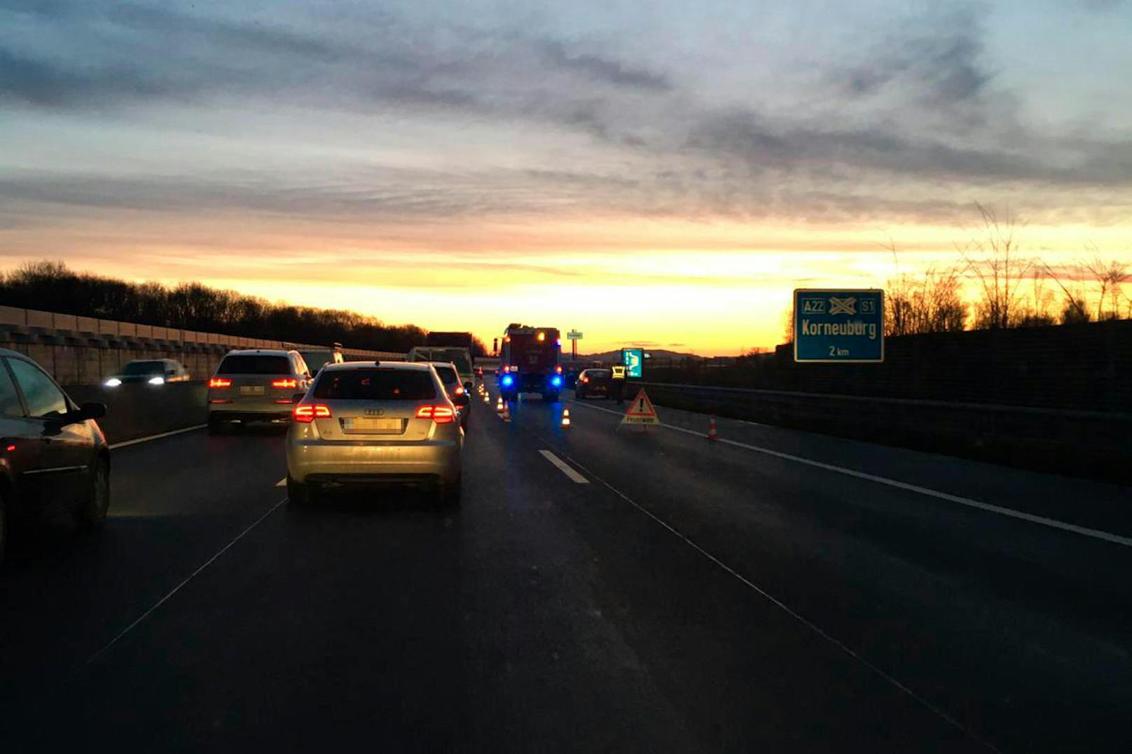 Zäher Verkehr nach Unfall auf A22 in Fahrtrichtung Wien kurz vor Korneuburg am 30. Jänner 2020