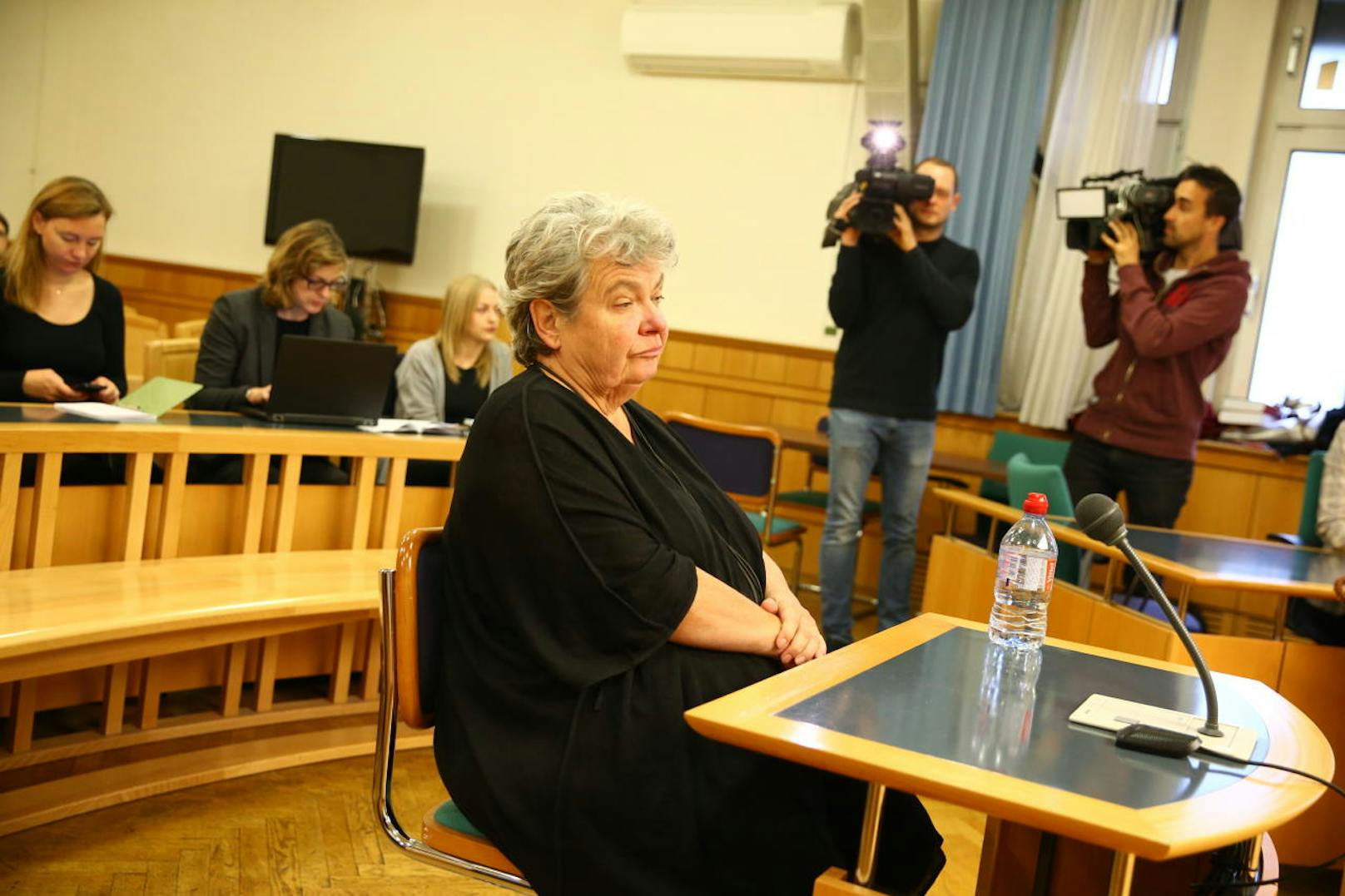 Silvia Stantejsky beim Prozessauftakt