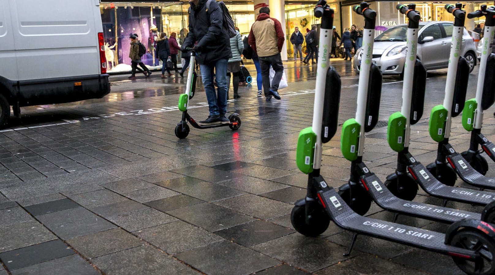 Eine Untersuchung der Vorfälle in der Schweiz ergab inzwischen, dass wohl ein Fehler bei der Verkabelung der E-Scooter Auslöser der Unfälle war.