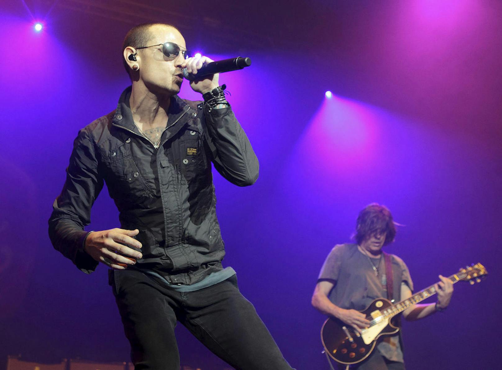 Chester Bennington, Sänger und Frontmann der Nu-Metal-Band Linkin Park, kämpfte sein Leben lang mit psychischen Problemen. Im Jahr 2017 nahm er sich in seinem Haus das Leben.
