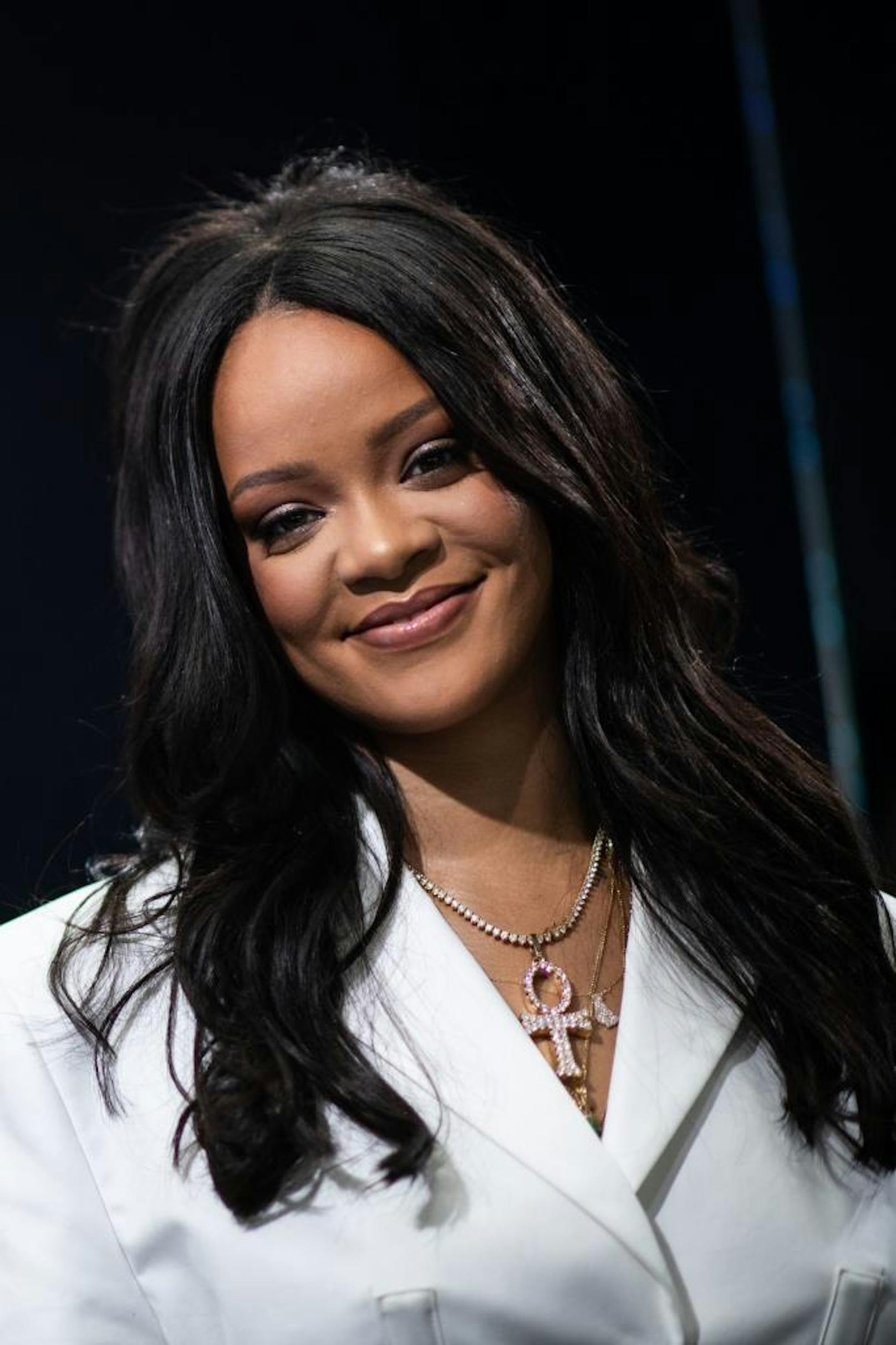 Rihanna macht noch ein großes Geheimnis um ihre Kollektion. Die Präsentation auf der New York Fashion Week diente gleichzeitig der Videoaufnahmen für die Show, die am 20. September auf Amazon Prime erscheint. Deswegen war es auch strengstens untersagt zu fotografieren.