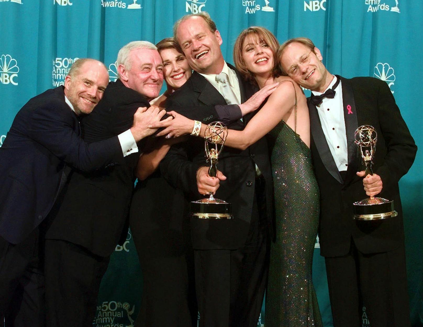 "Frasier" ist eine der meist ausgezeichneten Fernsehserien aller Zeiten. So wurde die Serie unter anderem für 108 Emmys und 24 Golden Globes nominiert. Zwischen 1994 und 2001 wurde die Serie achtmal in Folge für den Emmy als Outstanding Comedy Series, als herausragende Comedy-Serie, nominiert, und Frasier ist die einzige Serie, die fünfmal hintereinander, zwischen 1994 und 1998, ausgezeichnet wurde.