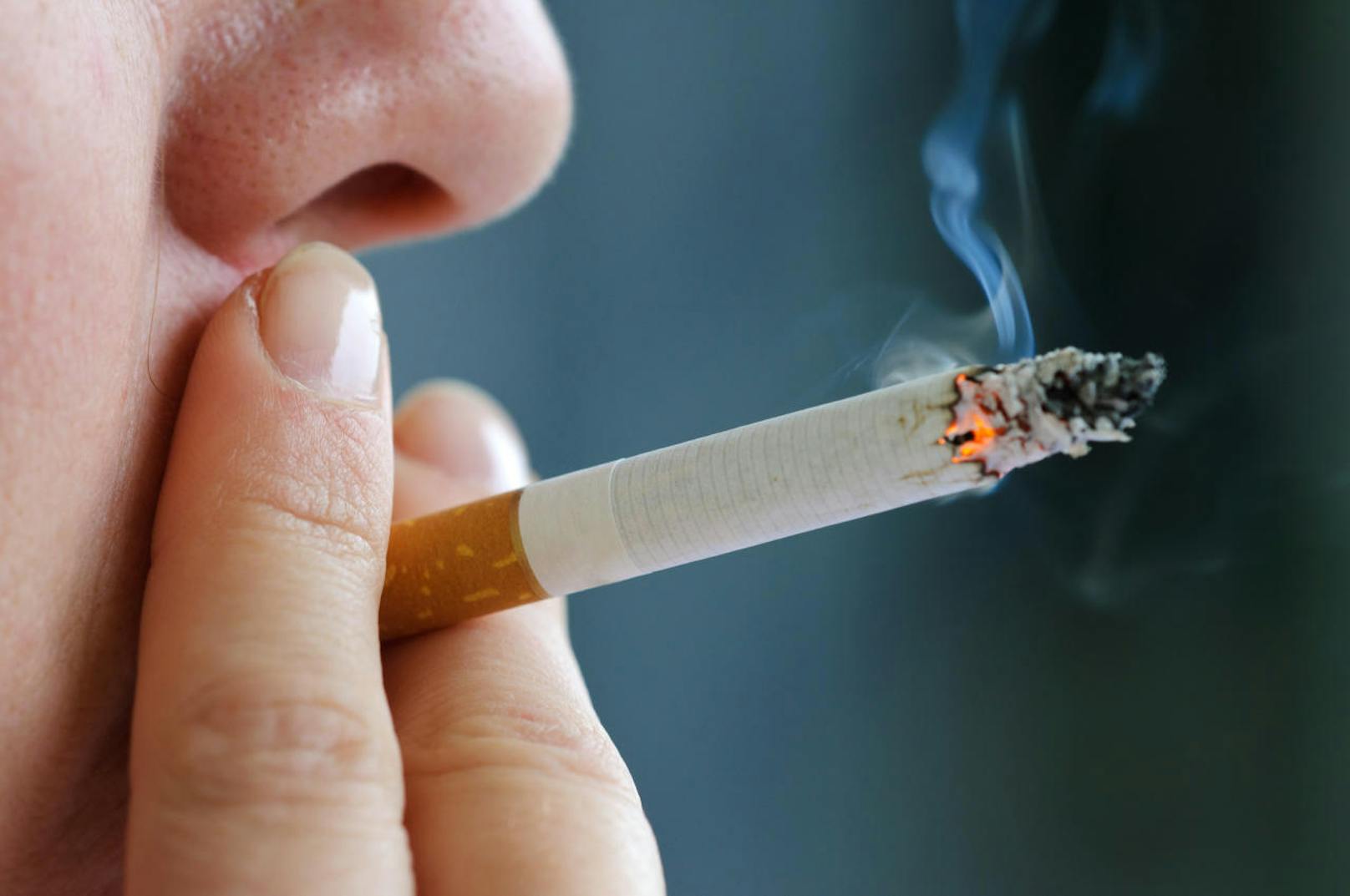 <b>Rang 1: </b>Am gefährlichsten sind natürlich Zigaretten. Die Gesundheitsrisiken reichen von Lungen-, Kehlkopf,- und Luftröhrenkrebs zu Herzkreislauferkrankungen wie Herzinfarkt und Hirnschlag sowie Erkrankungen der Atemwege.