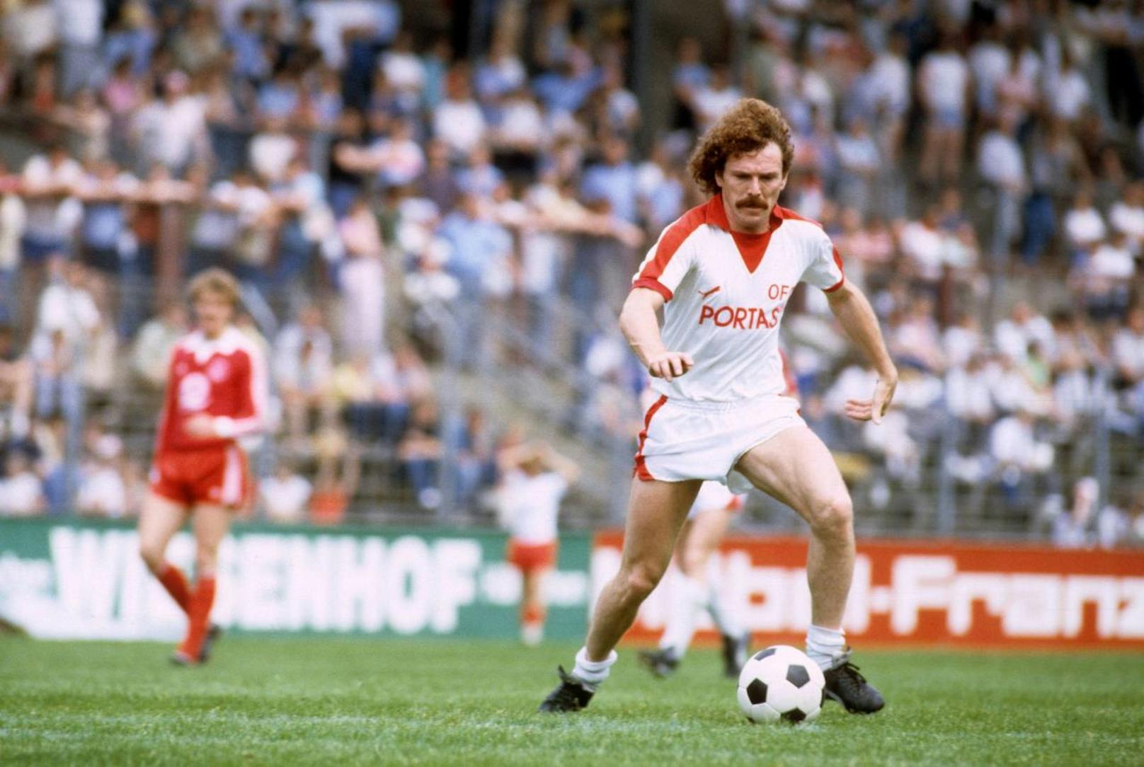 Der damals 18-jährige Bayern-Spieler Franz Michelberger zog sich 1975 beim Trainingslager in Israel eine Knieprellung zu. Der Grund: Ein Kamel checkte den Bayern-Kicker gegen den Teambus. 
